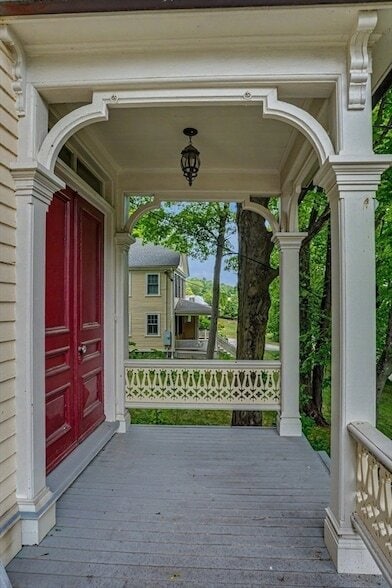 Building Photo - 613 Pleasant St