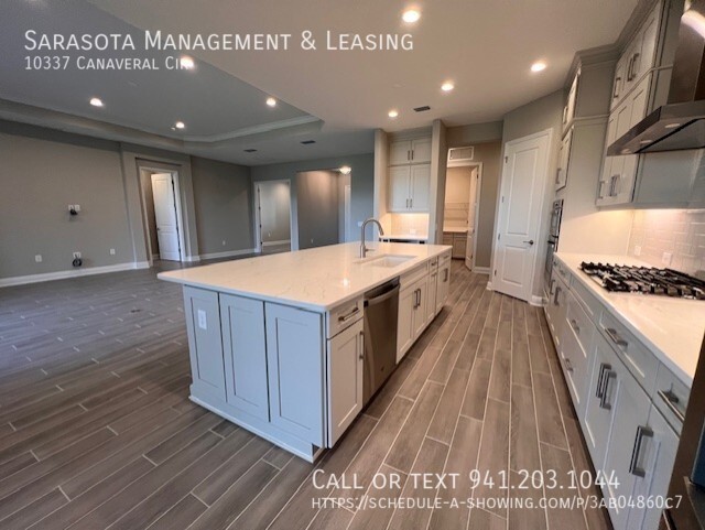Building Photo - 10337 Canaveral Cir