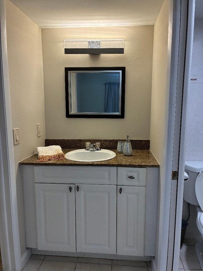 Building Photo - 98 Capri B