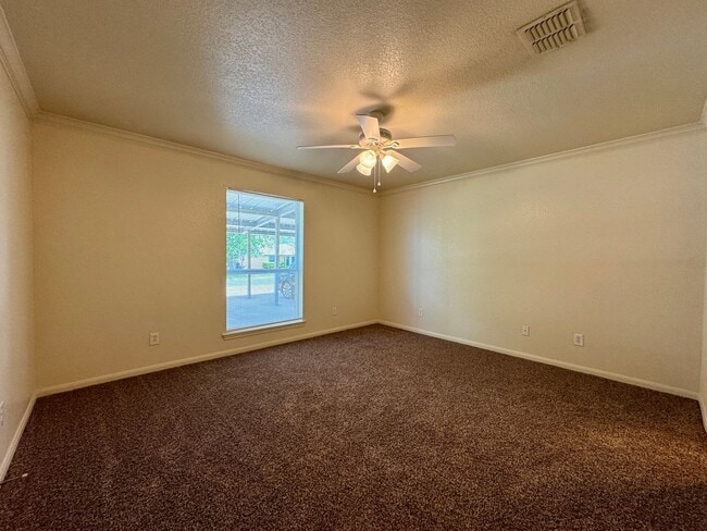 Building Photo - Duplex