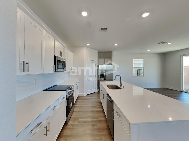 Building Photo - 11053 S Sanaco Ct