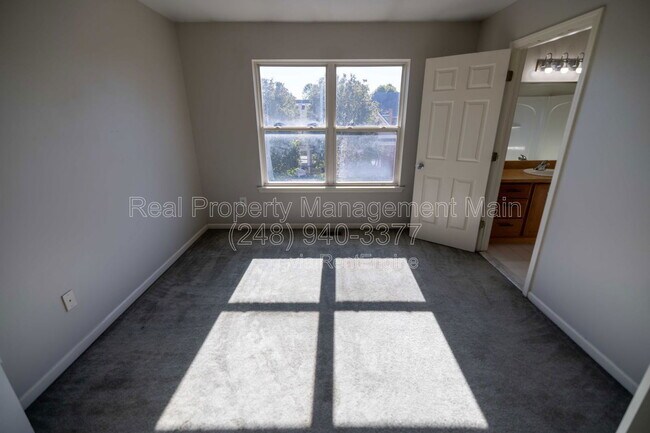 Building Photo - 264 E Palmer St