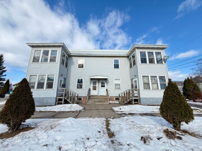 Building Photo - 2 Bedroom w/ Garage Option - AVAILABLE APRIL 24TH!