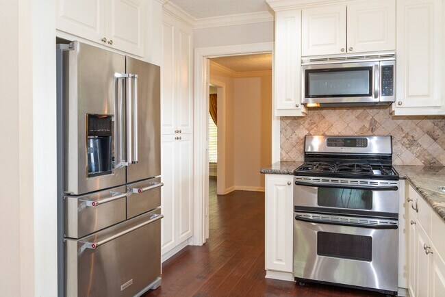 Building Photo - 1704 Crystal Hills Dr