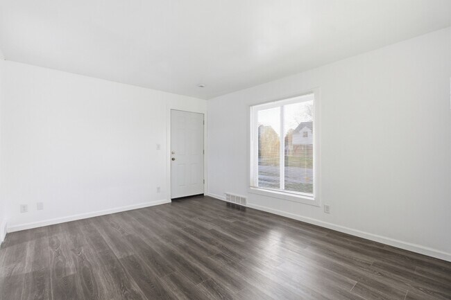 Building Photo - 10934 Nottingham Rd