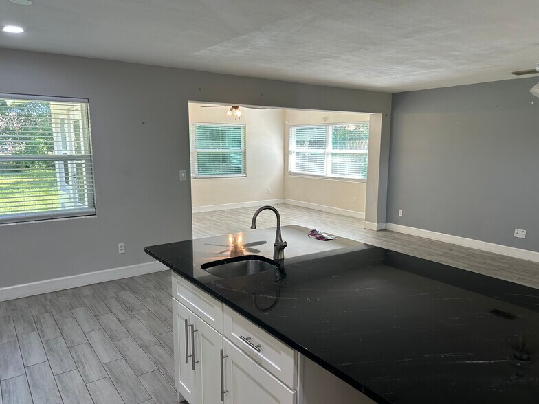 Building Photo - 108 Frances Dr