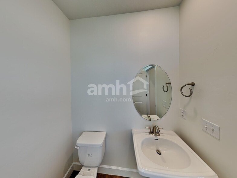 Building Photo - 967 W 850 S