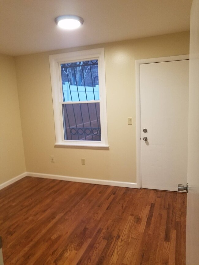 Building Photo - 468 E 141st St