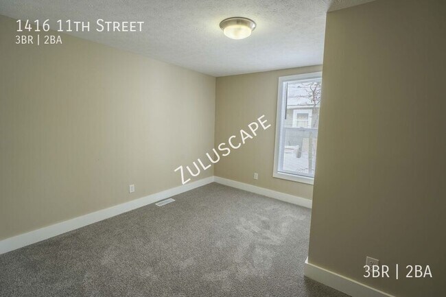 Building Photo - 1416 W 11th St