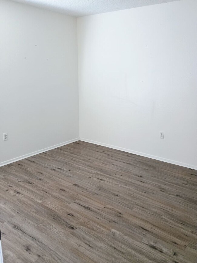 Building Photo - 3 bedroom 2 bathroom Pool House price redu...