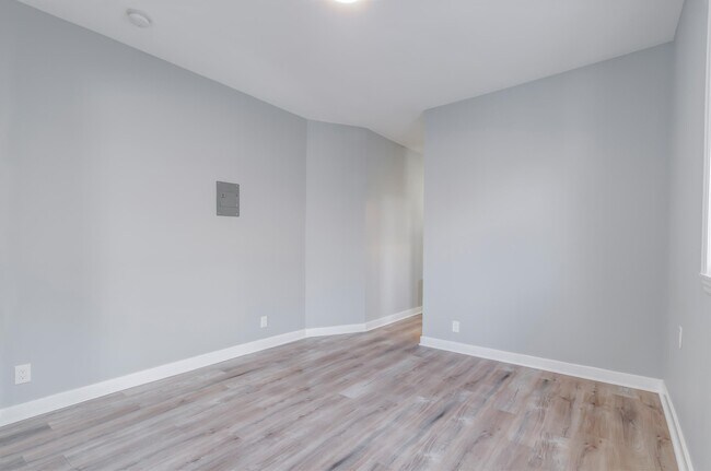 Building Photo - 86 W 27th St