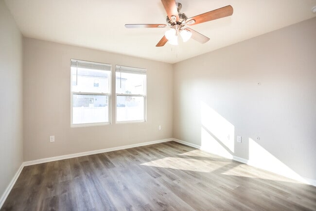 Building Photo - 2303 Pebble Point Dr