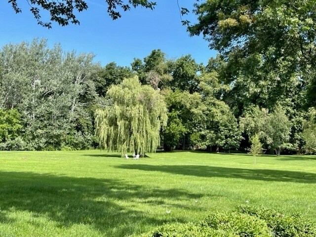 Building Photo - 2S920 Hickory Ln