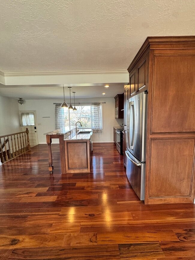 Building Photo - 2 Bed, 2 Bath Home