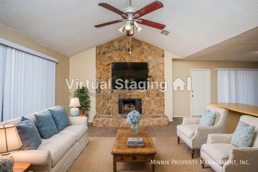 Building Photo - 4701 Country Club Dr