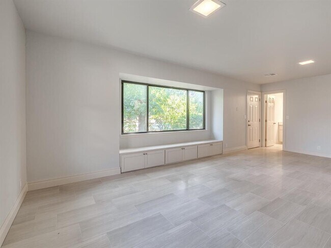 Building Photo - 1320 Avondale Dr
