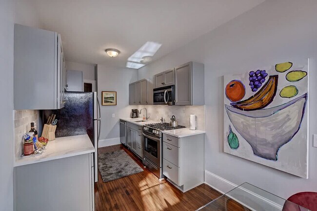 Building Photo - 518 Lamar Ave