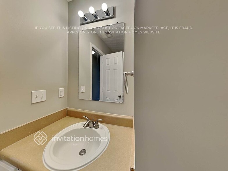 Building Photo - 86 E Main St N