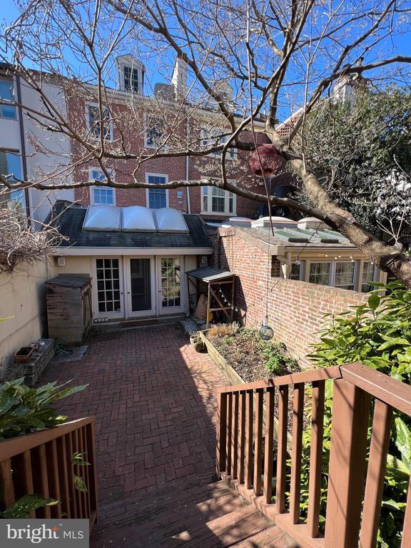 Building Photo - 239 Delancey St