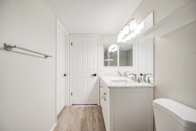 Building Photo - 7761 N 19th Dr