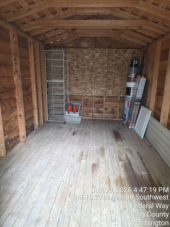 Building Photo - Federal way split level home - 3 bedrooms 2 bathrooms, AC, RV parking, EV Chargers and more, Avai...