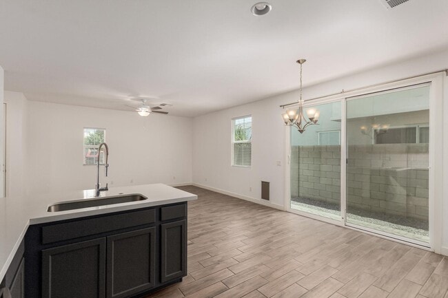 Building Photo - 5552 S Dillon