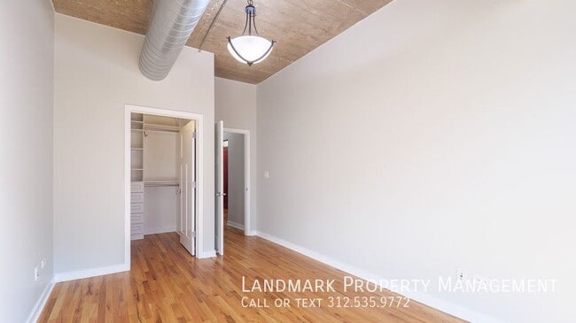 Building Photo - 1069 W 14th Pl