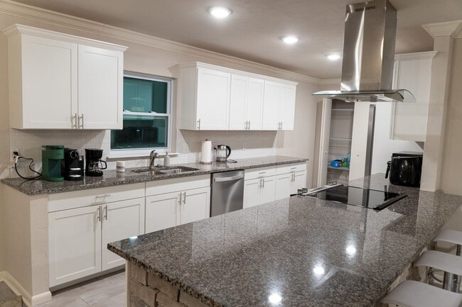 Building Photo - Gorgeous, Stylish, and Available Furnished...