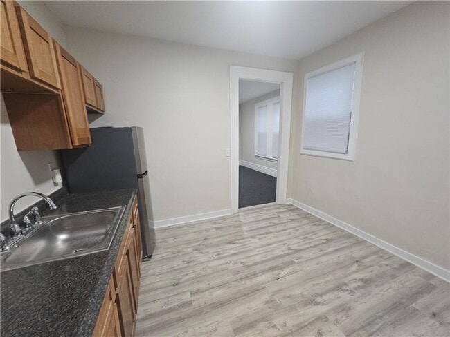 Building Photo - 44 Park Ave