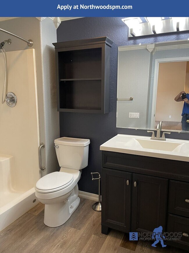 Building Photo - Beautiful 3 Bedroom 2 Bath Home