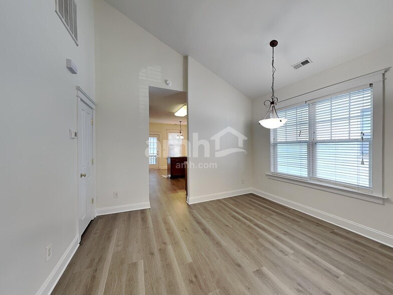 Building Photo - 13027 W Douglas Park Dr
