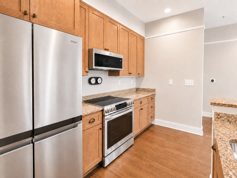 Building Photo - 1015 Fatherland St