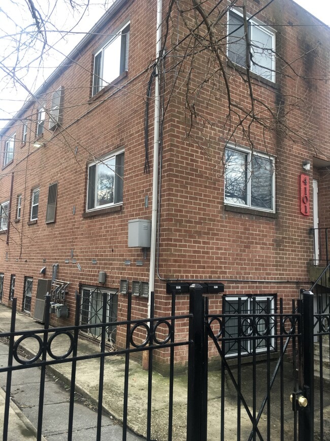 Building Photo - 4101 Gault Plz NE