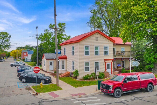 Building Photo - 256 S Water St