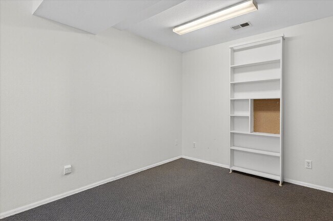 Building Photo - 4BR/4BA Updated Home with Finished Basement Suite & Landscaped Yard