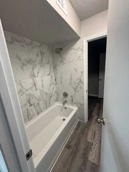 Building Photo - 1411 Lackey Ct