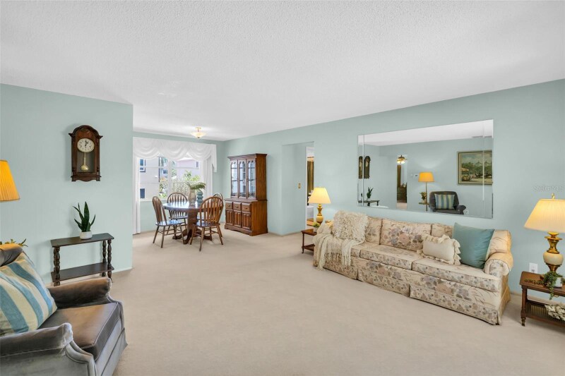 Building Photo - 2113 Malcolm Dr