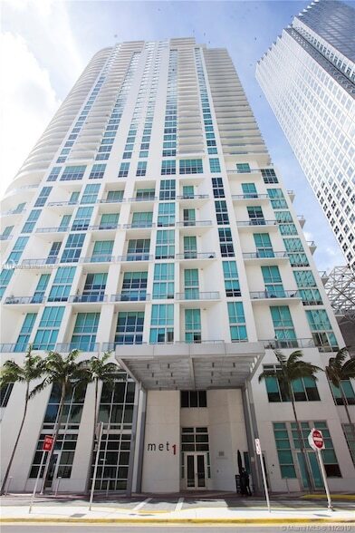 Building Photo - 300 S Biscayne Blvd