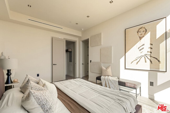 Building Photo - 1021 N Ogden Dr