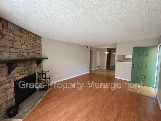 Building Photo - 8555 E Fairmount Dr