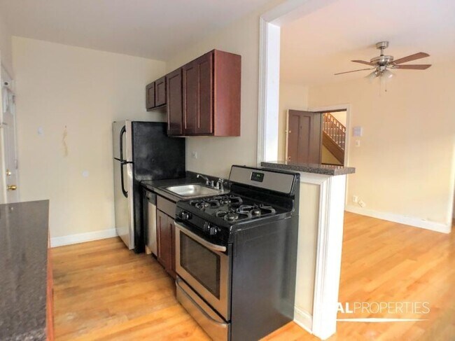 Building Photo - 0 bedroom in CHICAGO IL 60657