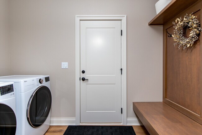 Building Photo - 2116 Aikman Dr