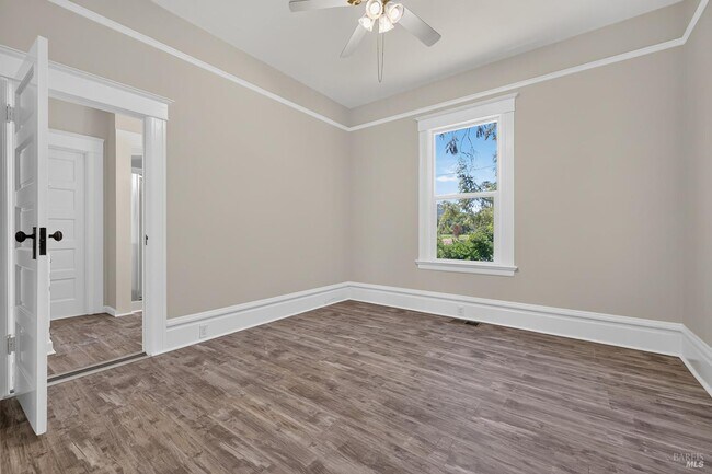 Building Photo - 4980 Dry Creek Rd