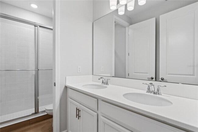 Building Photo - 512 Bellflower Way
