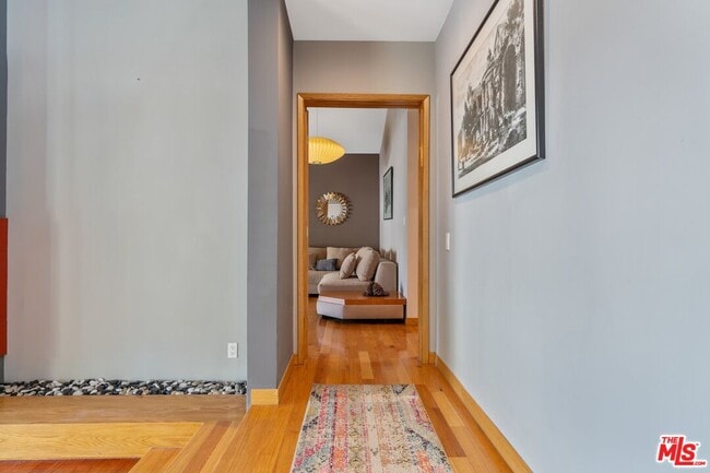 Building Photo - 8614 Hollywood Blvd