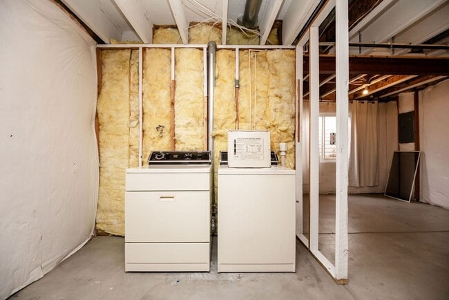 Building Photo - 4040 Plum Creek Dr