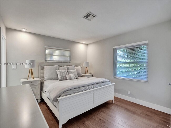 Building Photo - 620 W Palmetto Park Rd