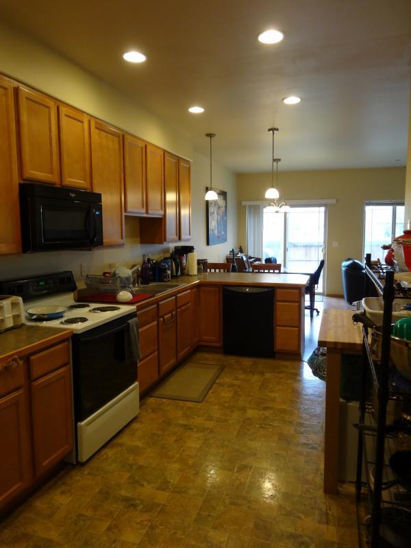 Building Photo - 8925 Lakehurst Dr