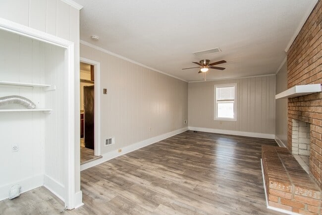 Building Photo - 1608 Darnell Rd