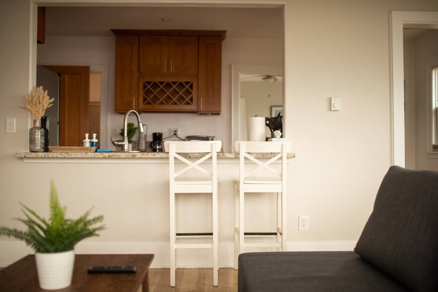 Building Photo - 2428 Alki Ave SW